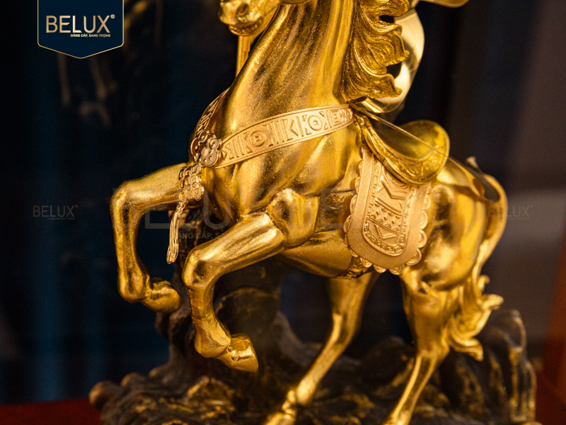 Tượng Ngựa Nhất Mã dát vàng 24k – Biểu trưng của khát vọng và thành công